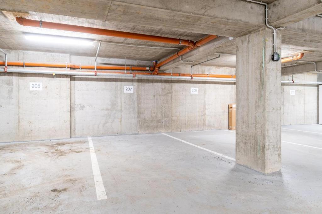 Brand New Two #23 With Free Parking In The Center Прага
